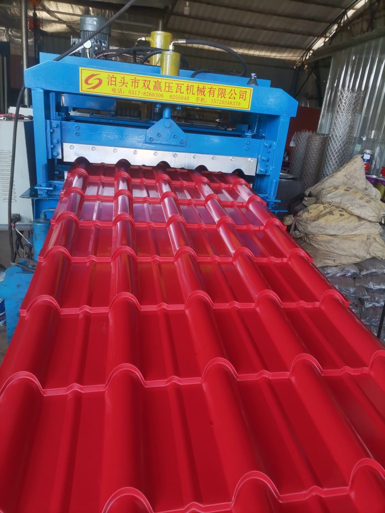 Glazed color steel tile press machine