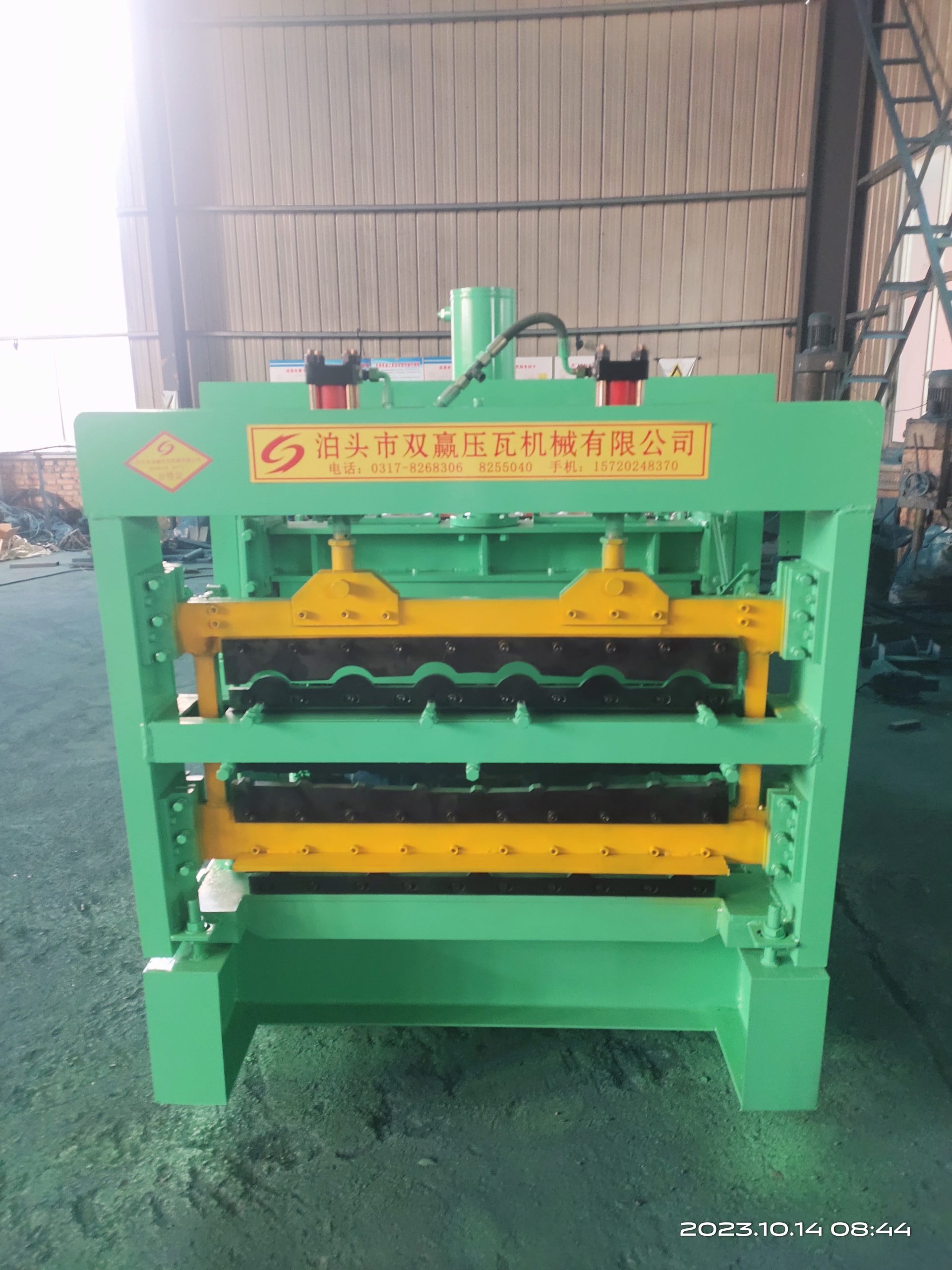 Three-layer tile press machine